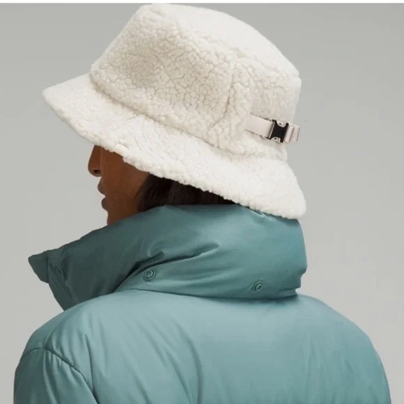 Lululemon Athletica Beige Sherpa Bucket Hat - Picture 2 of 6